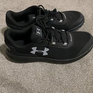 men's black charged commit tr 3